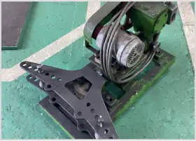 電動式パイプ曲げ機